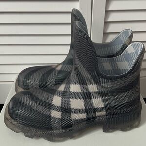 Burberry check rain boots